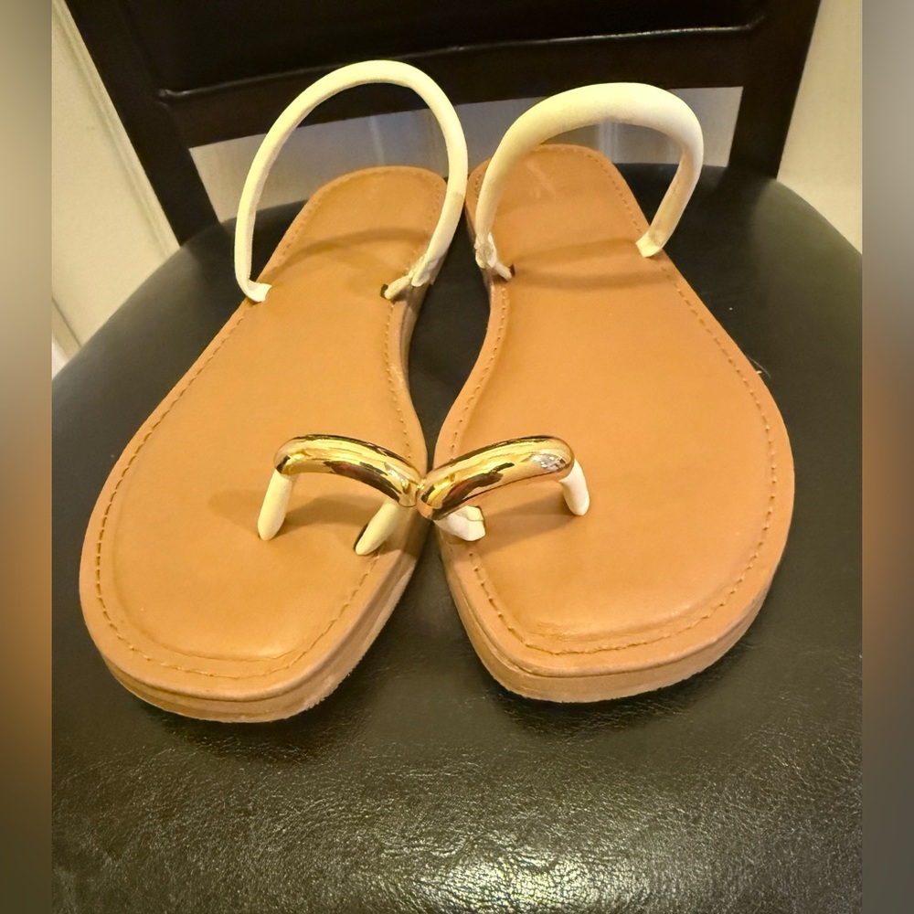 Universal Thread Thong Sandals - Picture 5 of 10